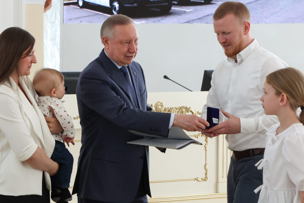 Вручение автомобилей многодетным.jpg Вручение автомобилей многодетным.jpg