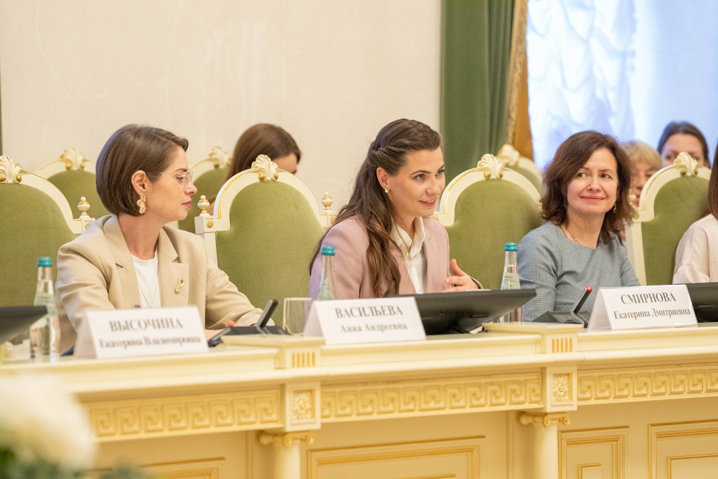 Александр Бельский поздравил педагогов детских садов с Днём учителя.jpg Александр Бельский поздравил педагогов детских садов с Днём учителя.jpg